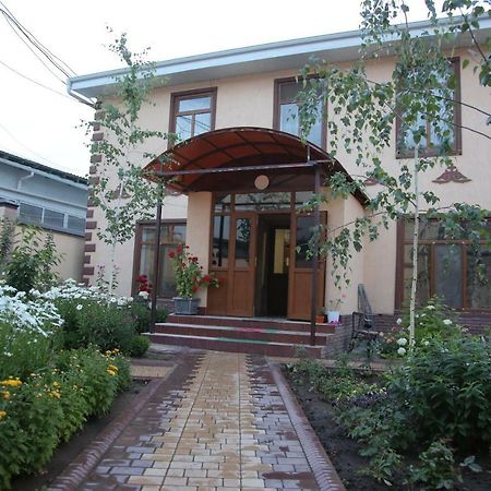 Medi Guest House Osh Exterior photo